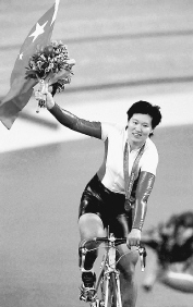 中国队首次获得奥运会自行车比赛奖牌