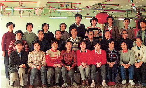 1989年排字车间部分同志合影_光明日报网上报