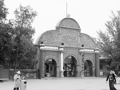 北京动物园酝酿搬迁起纷争