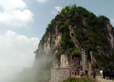 老爷顶:舞云迎客