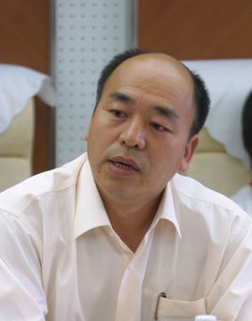 图文:北京育才学校校长王建宗在座谈会上发言