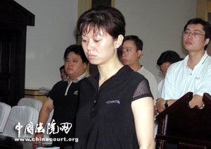 郑州一女警敲诈嫖客判3年