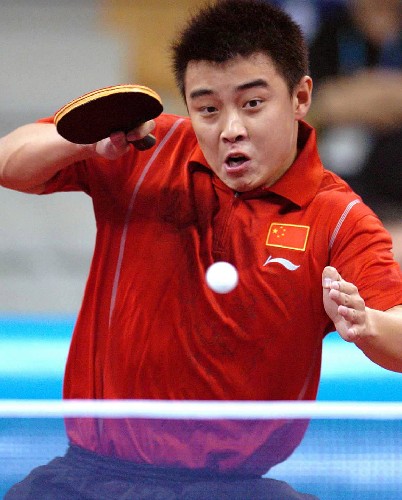 中国奥运王皓在帆船乒乓球男子单打第三轮比赛中,以4比1战胜选手运动简画图片