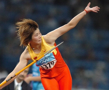 薛娟参加女子标枪比赛