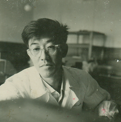 70年代,马祖光在激光实验室做实验