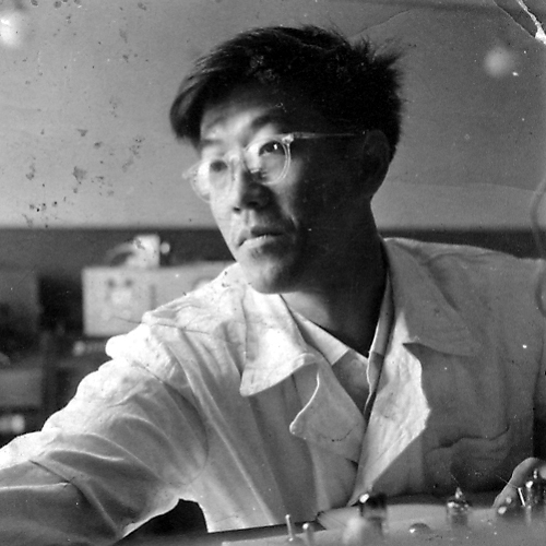 70年代,马祖光在激光实验室做实验