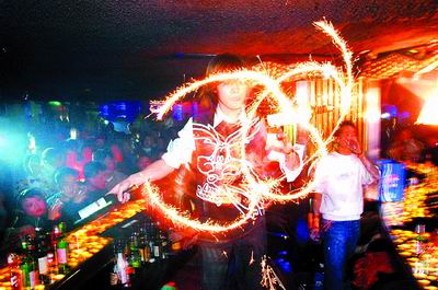 我国花式调酒师的