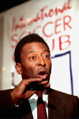 一代球王贝利出生