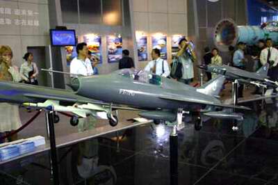 图文:航展明星歼7pg超音速战斗机