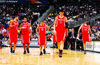 但姚明却未能帮助火箭队