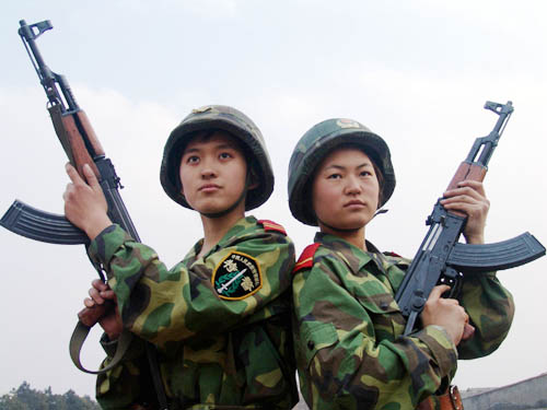 英姿飒爽的女子特种兵