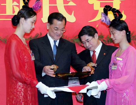 图片报道:西安市委书记宴请连战