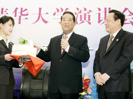 宋楚瑜清华演讲花絮:一家人不说两家话(组图)