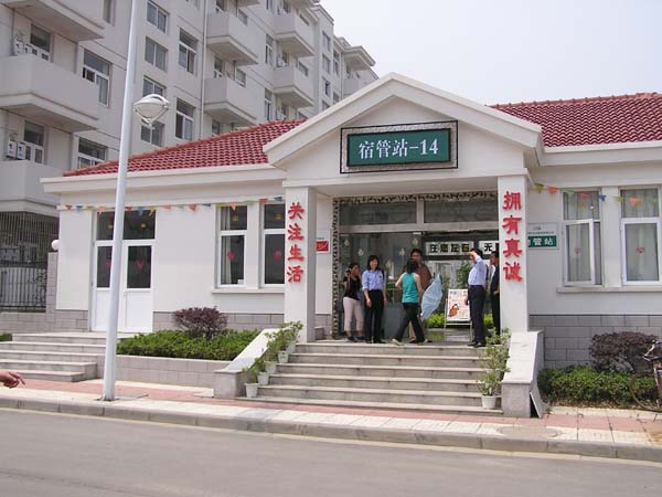 2005江苏教育网上行的记者参观南京财经大学