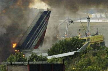 事故发生后,前往多伦多机场的航班要么被取消