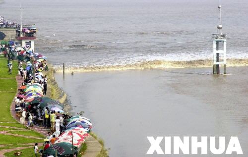 滔天浊浪排空来