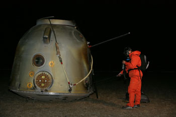 飞船返回舱着陆视频 xin_201002170745140144148.jpg