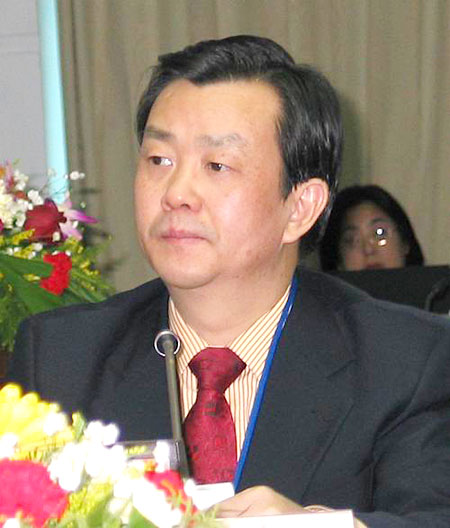 光明日报社副总编辑何东平主持开幕式