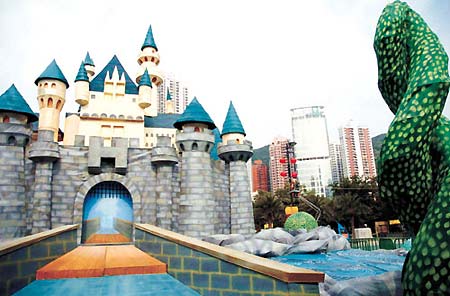 香港迪士尼欢乐小主播亮相《小神龙》