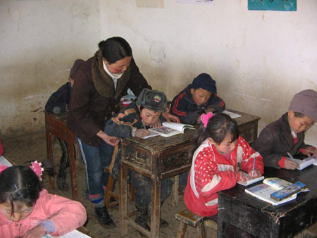 甘肃乡村女教师三年未发工资无奈辞职