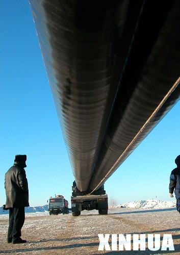 中国 哈萨克斯坦石油管道25日起正式输油