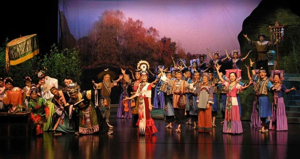 誉为歌仙的壮族姑娘刘三姐的传说故事改编而