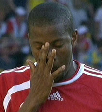 本届世界杯第一张红牌 br