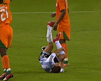 阿根廷7号球员萨维奥受伤倒地