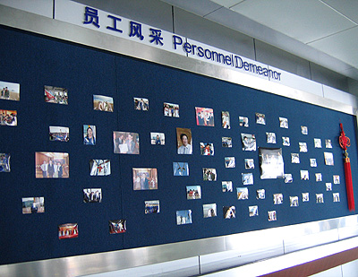 网络媒体采访团一行参观福建福耀玻璃工业集团