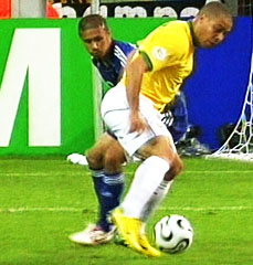 罗纳尔多带球过人