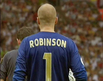 英格兰守门员被判罚黄牌