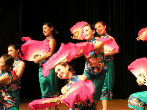 豪放的艺术形式――东北二人转