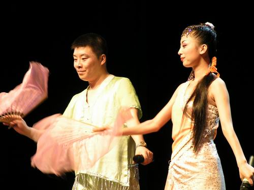 东北风艺术团演出形式多样