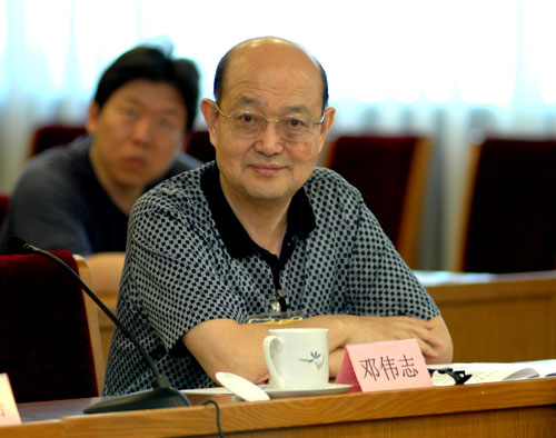 上海大学教授邓伟志在研讨会上发言