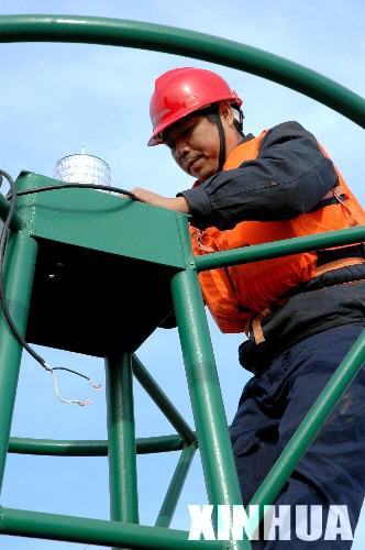 航标卫士崔永发:用26载青春护卫航标