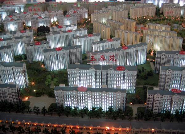 采访团成员参观昆明世纪城