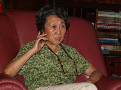 <em>周总理侄女</em>重走长征路 讲述总理生活点滴