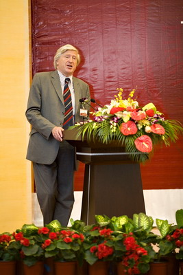 教育学术论坛开幕 三个研究中心揭牌