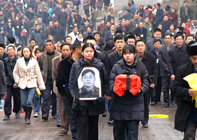 邓平寿:把百姓装在心里的泥脚书记