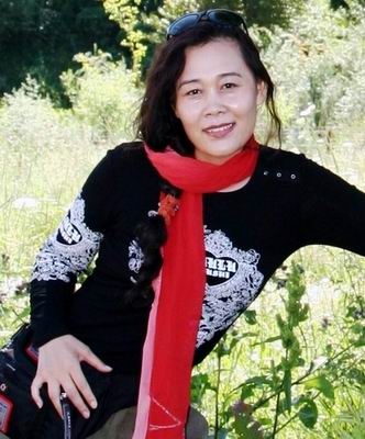 出类拔萃的女画家曾迎春捐画美育基金