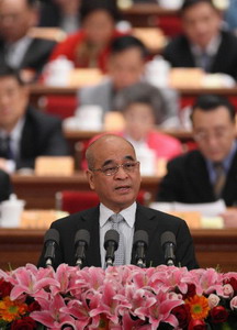 14位政协委员大会发言 建议调高个税起点