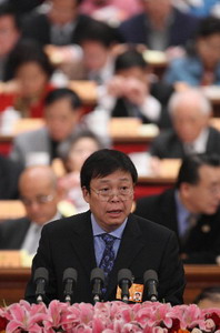 14位政协委员大会发言 建议调高个税起点