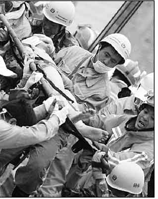 120小时的奇迹 映秀什邡绵竹均有幸存者(图)