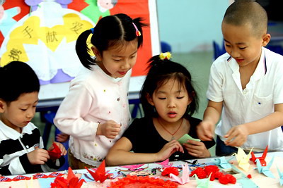 北京儿童为灾区小朋友祈福