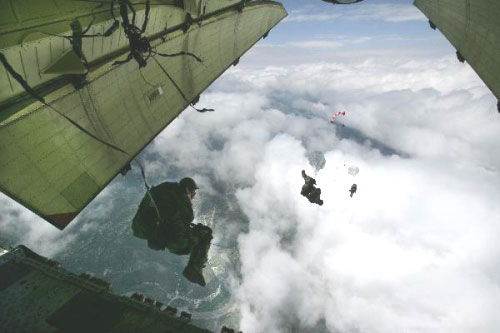 军事专家点评解放军救灾 军迷不由得感慨