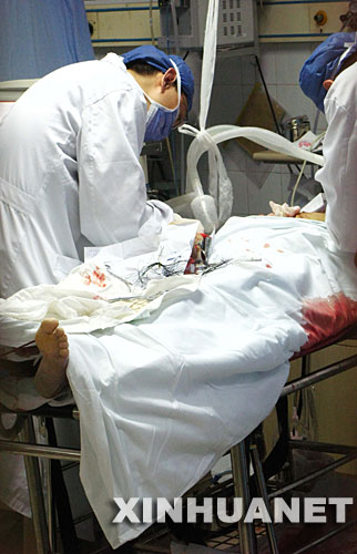 男子闯入上海闸北警局捅死5民警