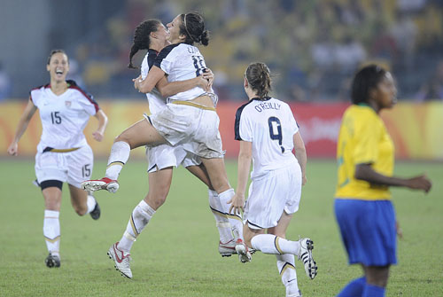 美国女足加时赛1-0胜巴西 第三次获奥运会冠军