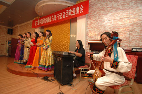 欢歌曼舞迎宾客――网媒记者抵达第一站乌海市