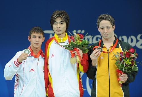 王晓福打破S8级男子100米自由泳纪录并得金牌