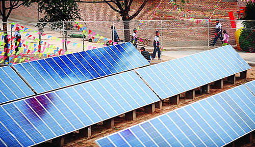 甘肃:太阳能发电走进山区学校(图)